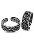 Revlis Sterling Silver Brilliant Criss-Cross Stylish Toe Ring