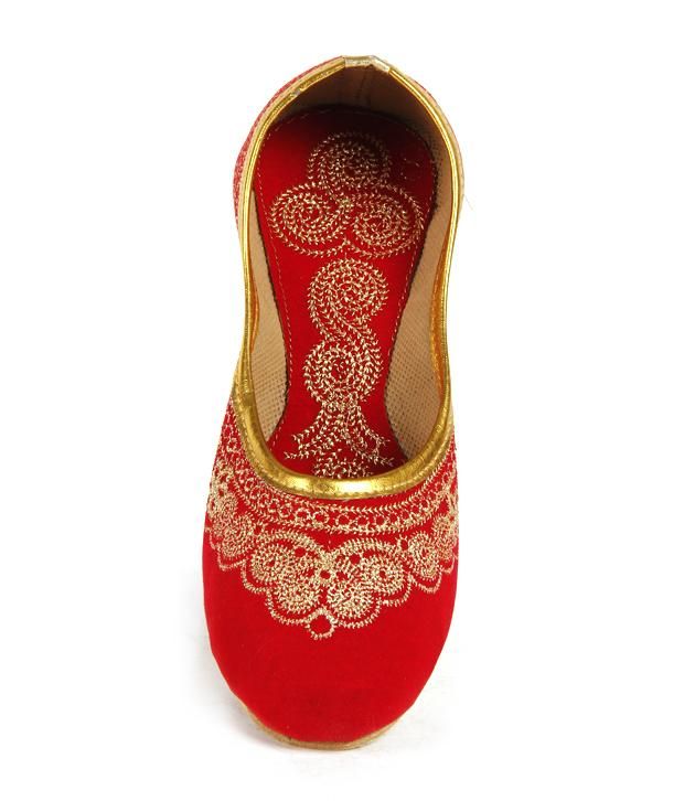 red bridal punjabi jutti