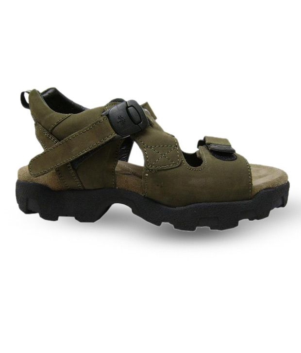 woodland chappals flipkart