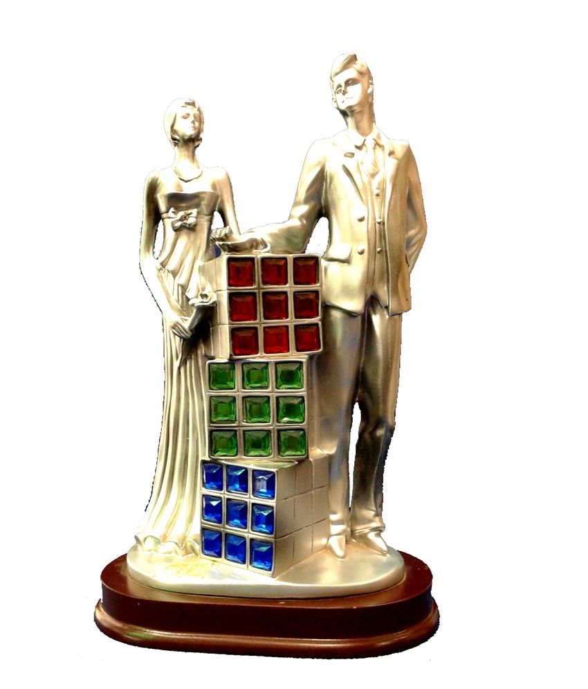 miniature couple statue