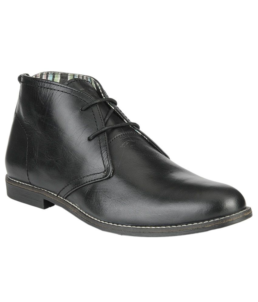 black ankle length sneakers