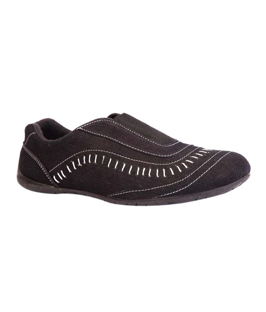 black flat casual shoes