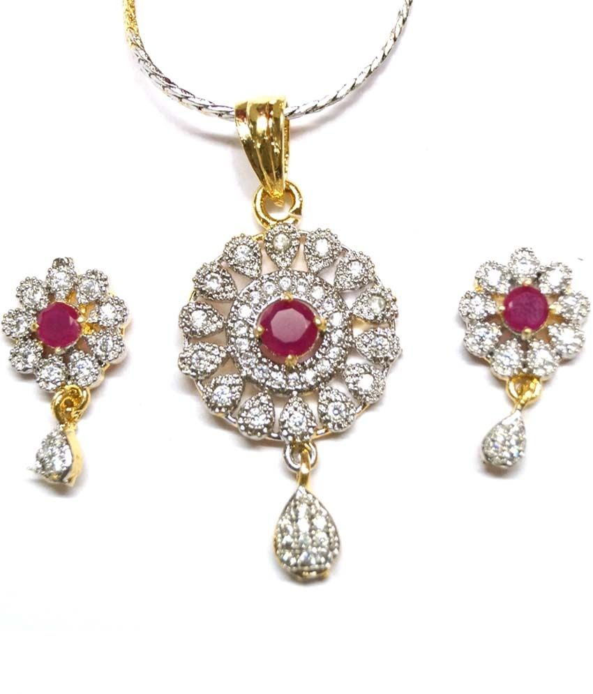 Traditional diamond pendant on sale designs