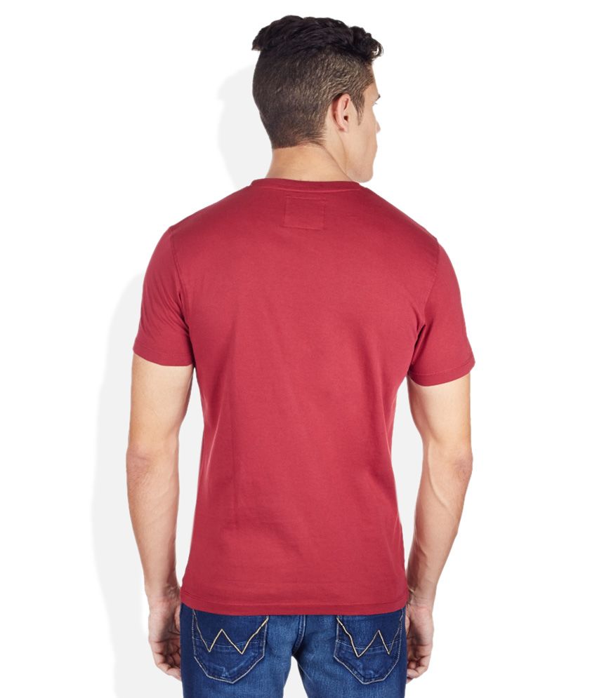 maroon round neck t shirt