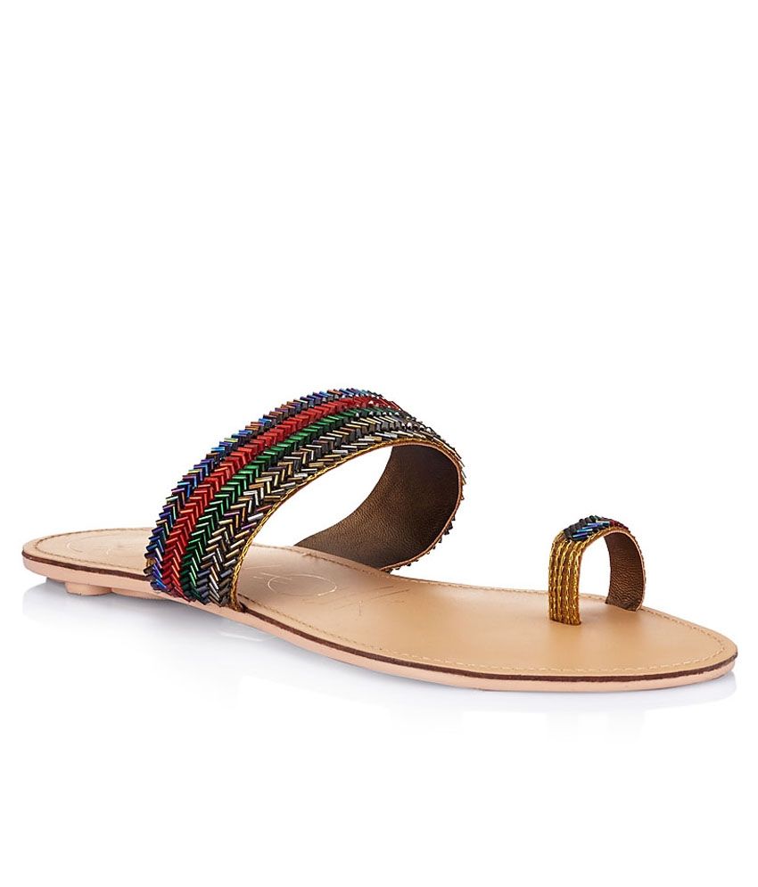 catwalk flat chappals