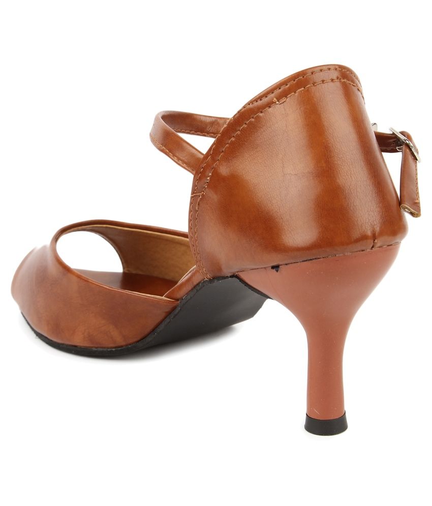 tan kitten heel shoes