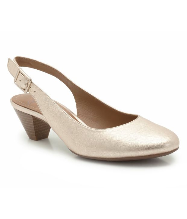 clarks small heel shoes