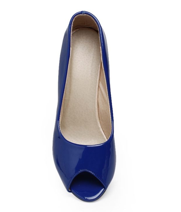 shiny blue pumps