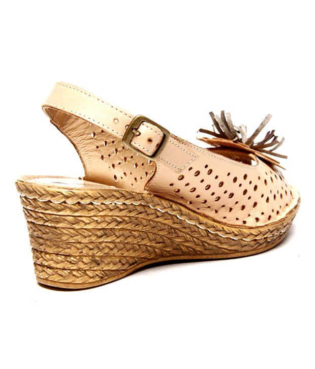 womens beige wedge heels