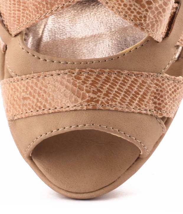 23 Bacio Light Brown Wedge Heel Sandals Price in India- Buy 23 Bacio ...