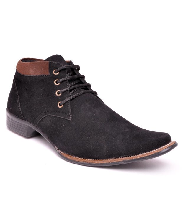 black ankle length sneakers