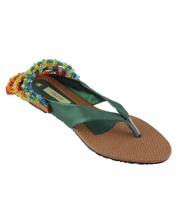 metro flat chappals