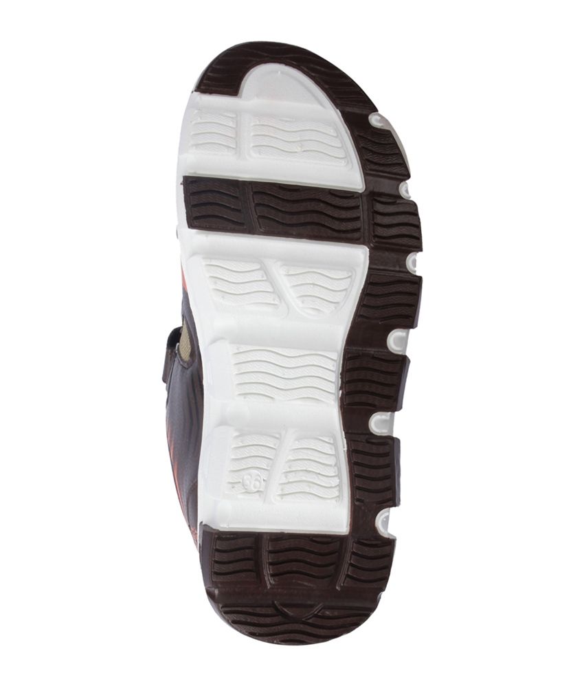 action flotter chappal price