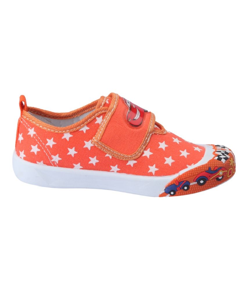action flotter chappal price