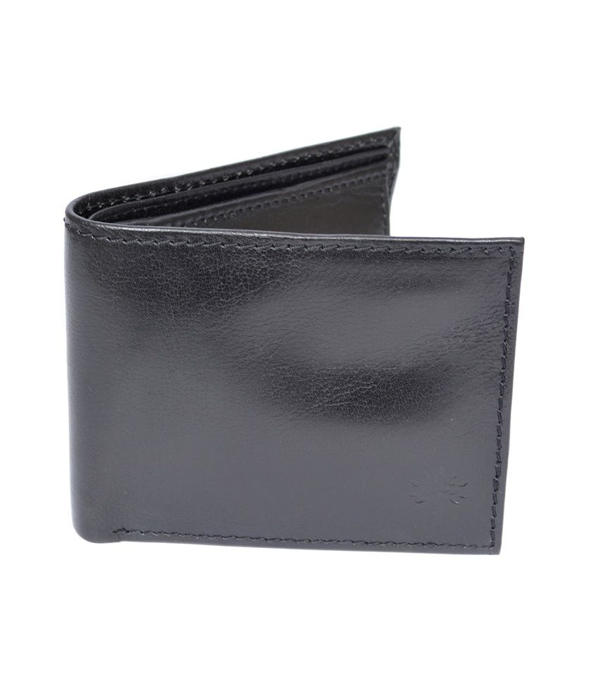 Buy Woodland Men's Formal Black Leather Wallet on Snapdeal | PaisaWapas.com