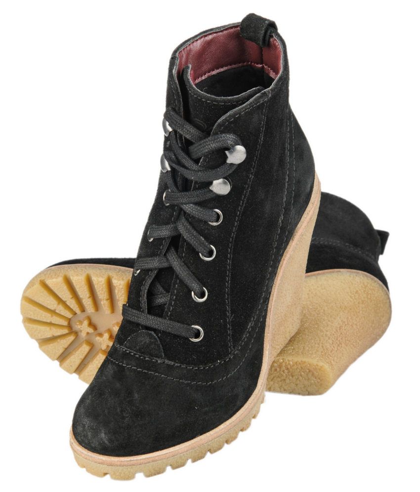 black flat wedge boots