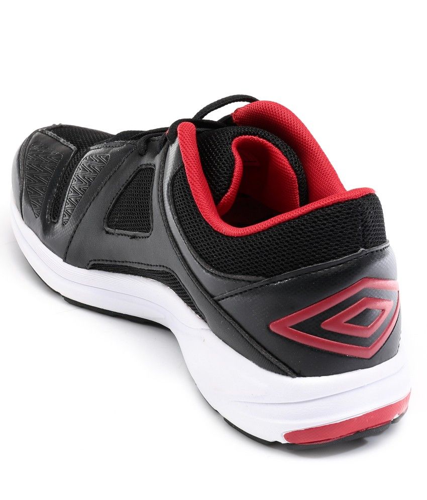 umbro black shoes
