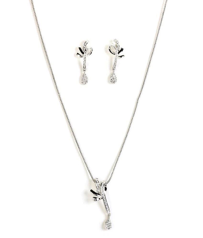 silver pendant set with chain