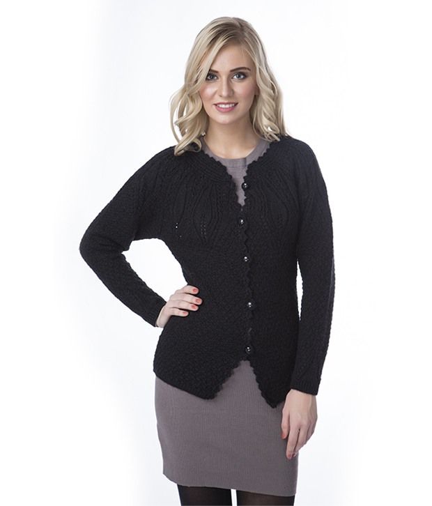 Fran has a woolen round. Frizmworks Heavy Wool Round Cardigan Dark Gray. Wool of Black kat.