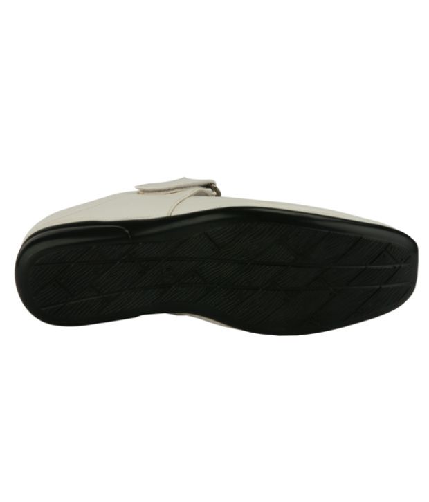 Wave Walk White Slippers Price in India- Buy Wave Walk White Slippers Online at Snapdeal