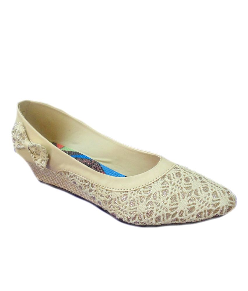 ivory wedge pumps