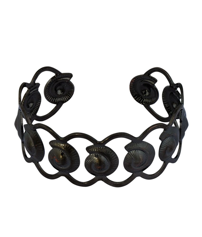 bracelet in black colour