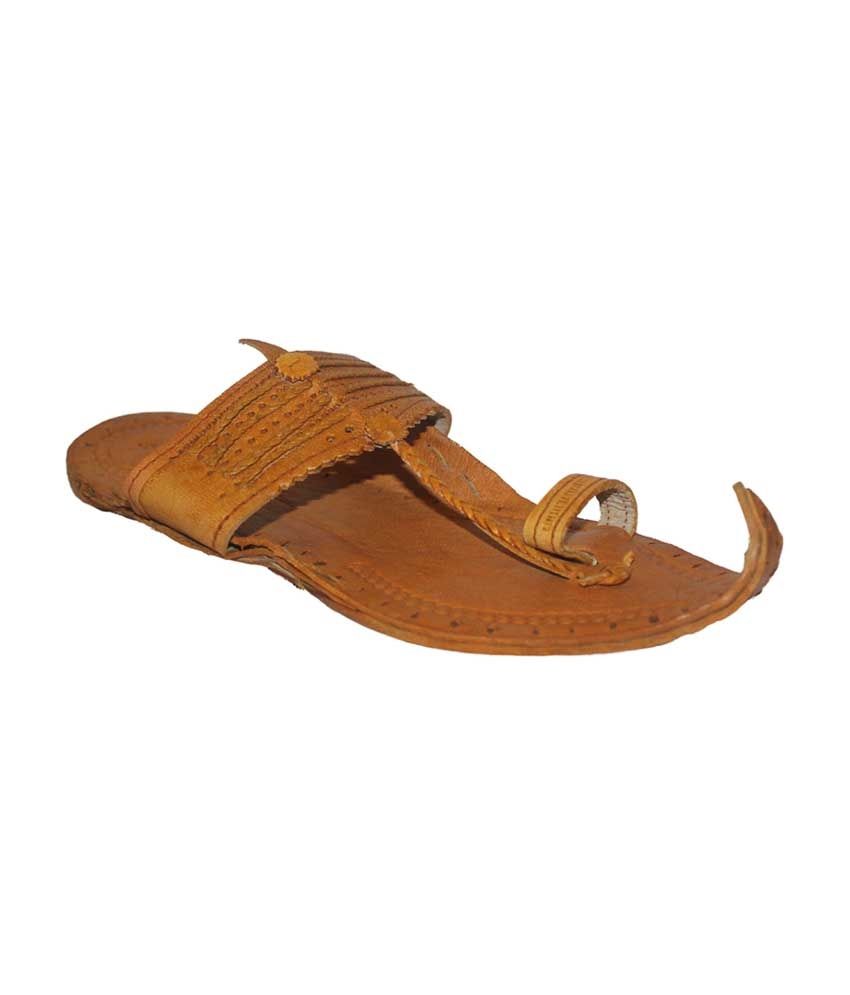 footwear on pathani