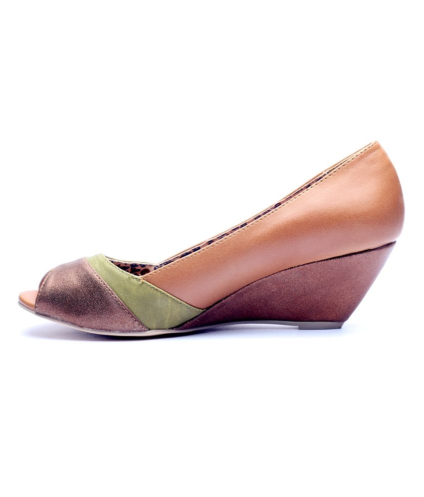 camel wedge pumps
