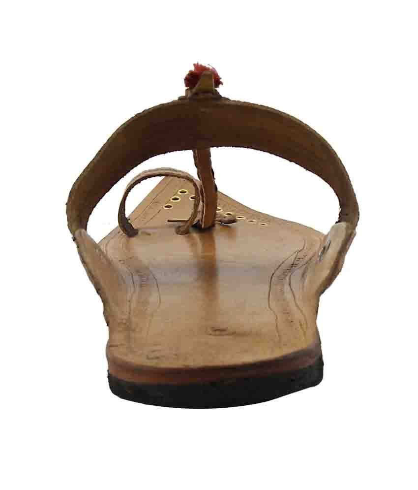 gold kolhapuri chappal