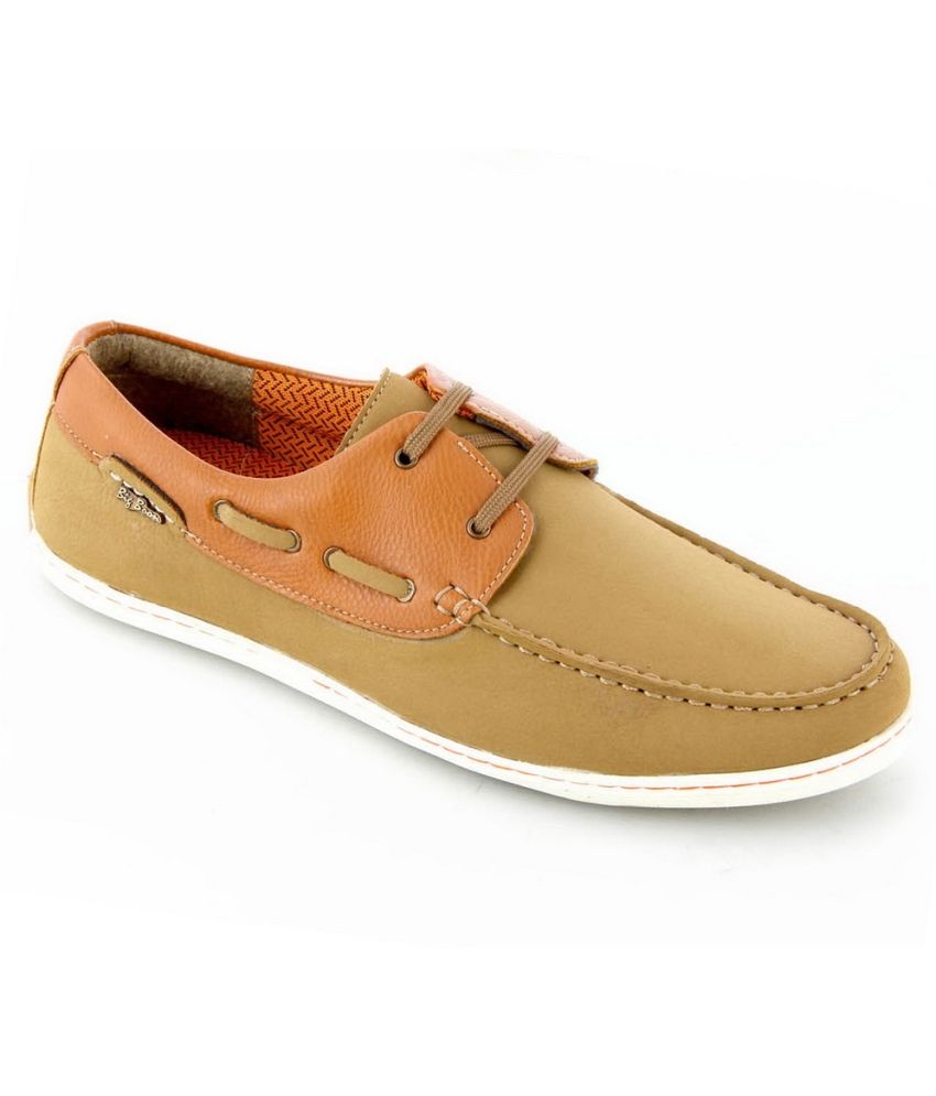 camel boat shoes