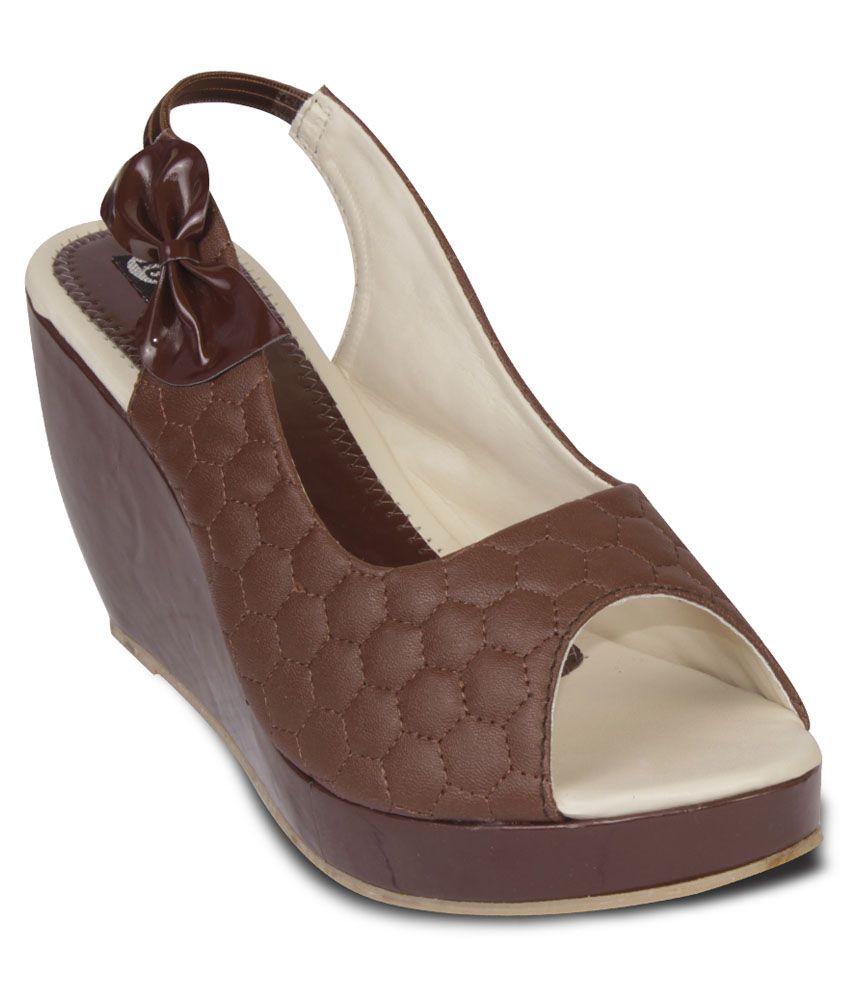 ten little everyday sandals