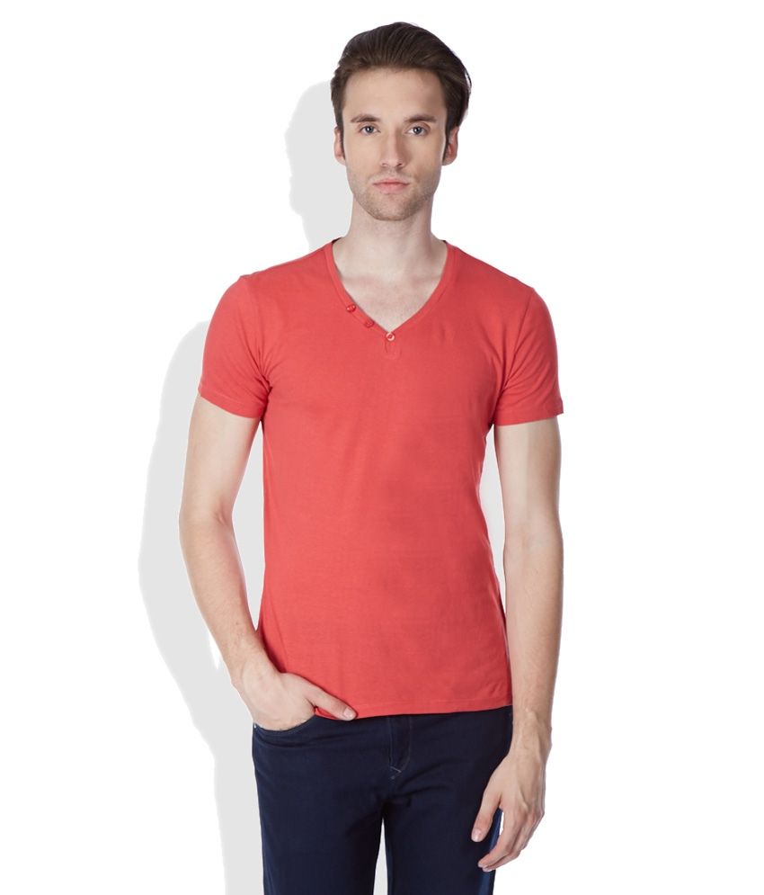 benetton red t shirt