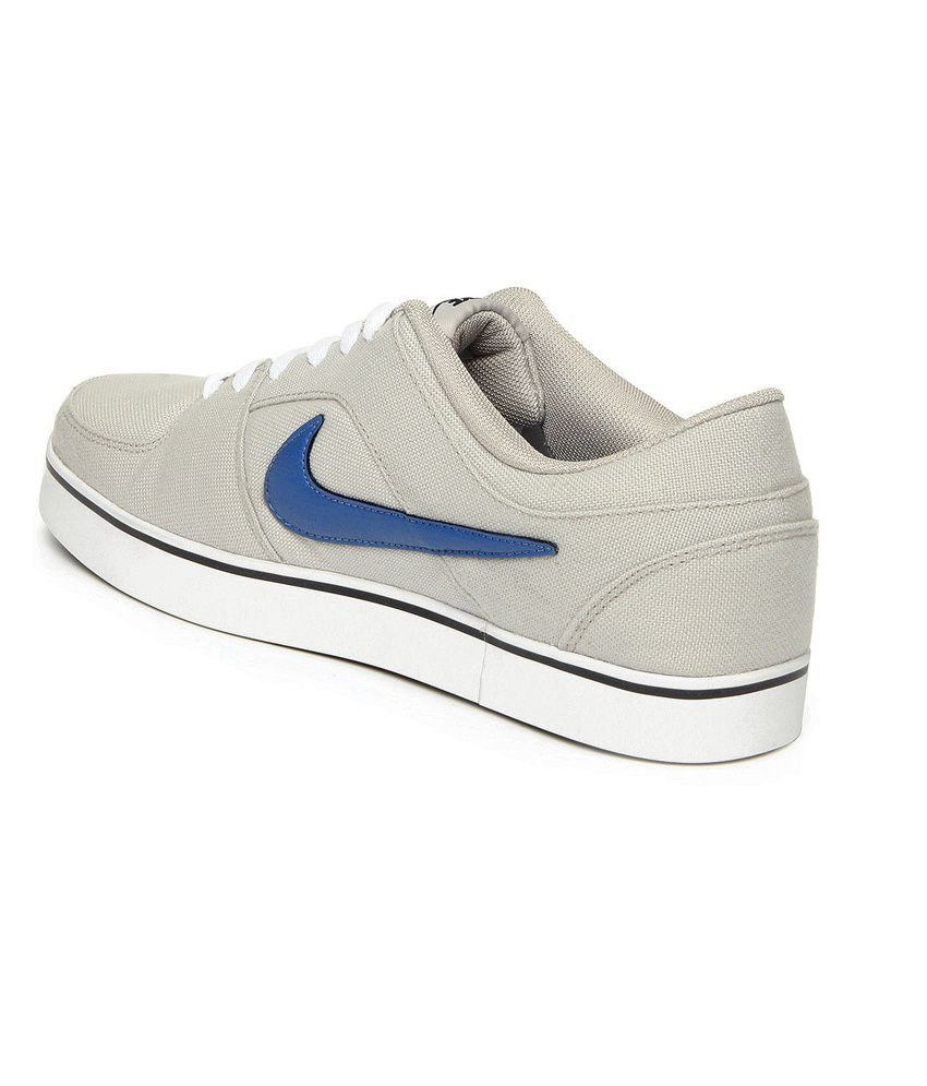 nike casual shoes price