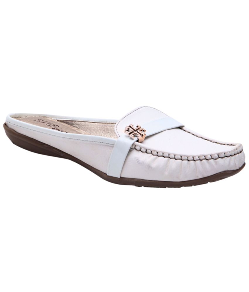 trendy white shoes for women