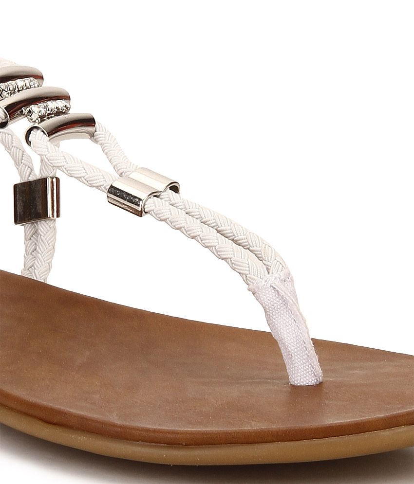 Steve Madden Flexii White Flat Sandals Price in India- Buy Steve Madden Flexii White Flat 