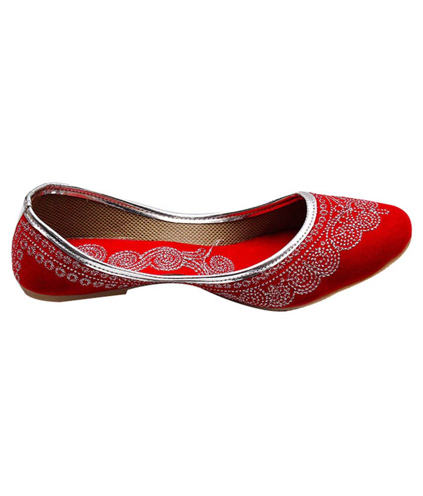 red bridal punjabi jutti