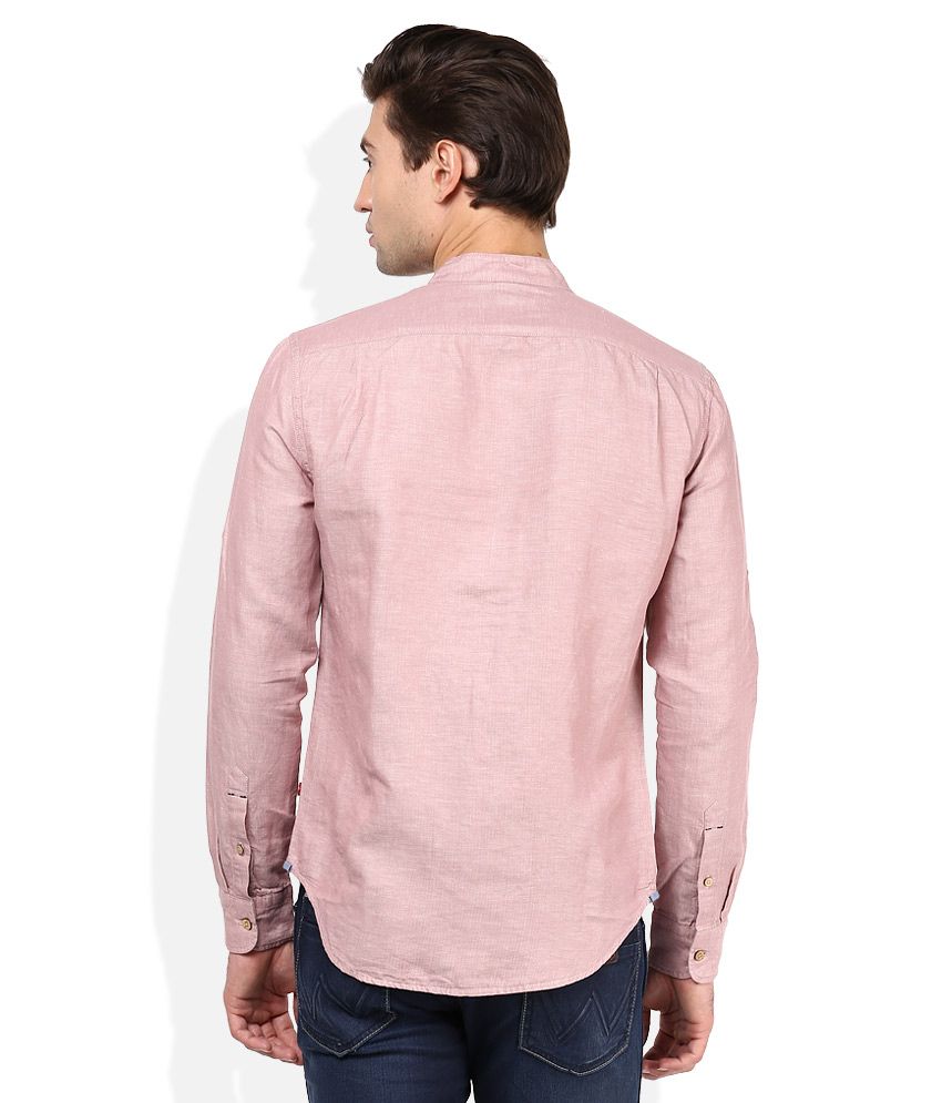 levi pink tshirt