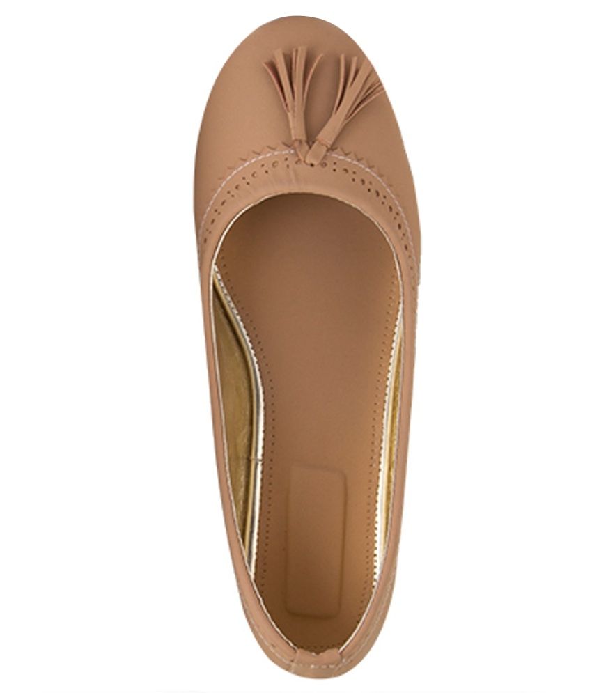 tan ballerinas