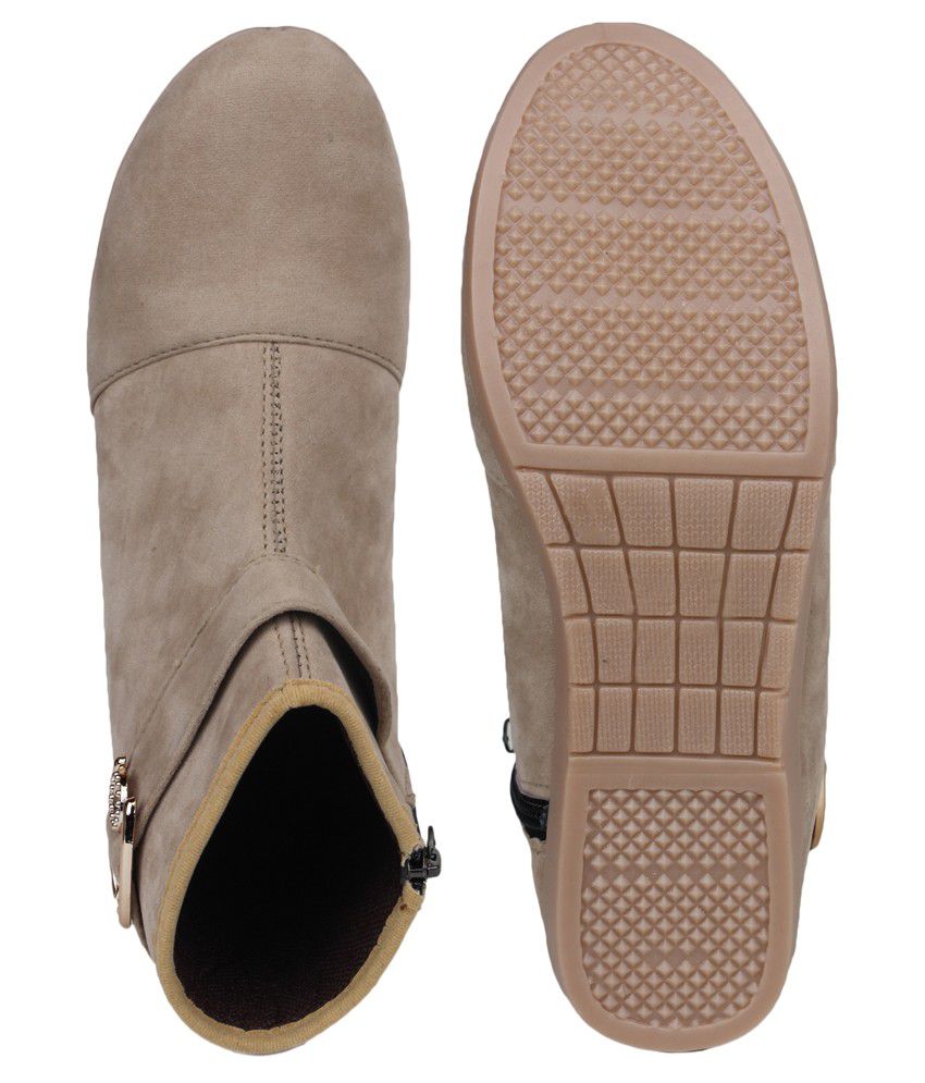 Moonwalk Beige Ankle Length UGG Boots Price in India- Buy Moonwalk ...
