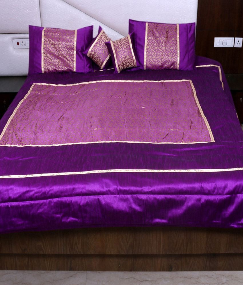 Indiweaves Velvet Bed Cover Set With 2 Pillow Covers And 2 