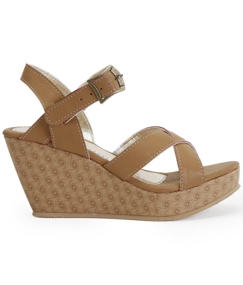 womens beige wedge heels