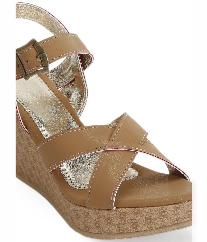 womens beige wedge heels