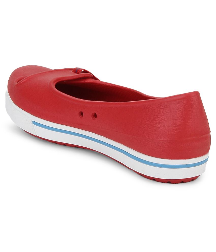 Crocs Red Casual Shoes Relaxed Fit Price in India- Buy Crocs Red Casual ...