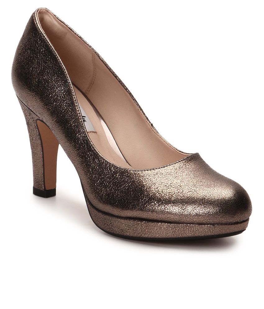 clarks silver heels