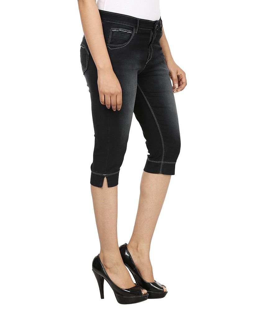 black denim capris