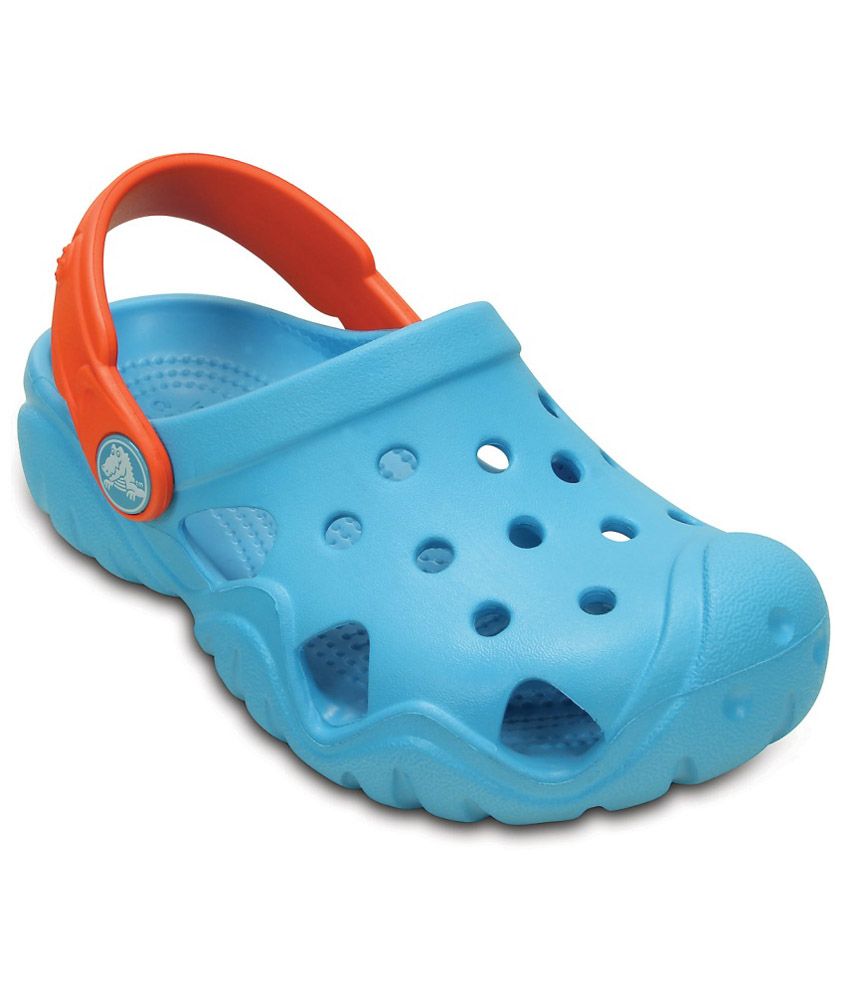 tan crocs with blue strap