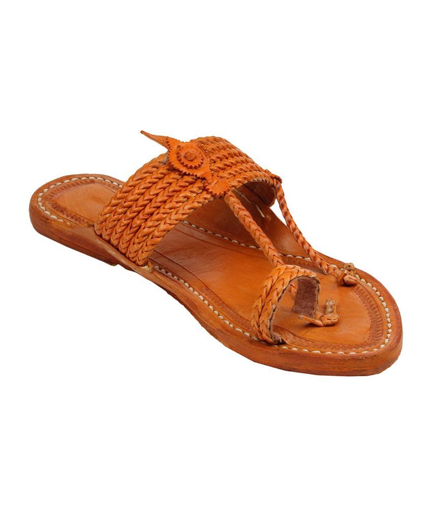 kolhapuri chappal on kurta