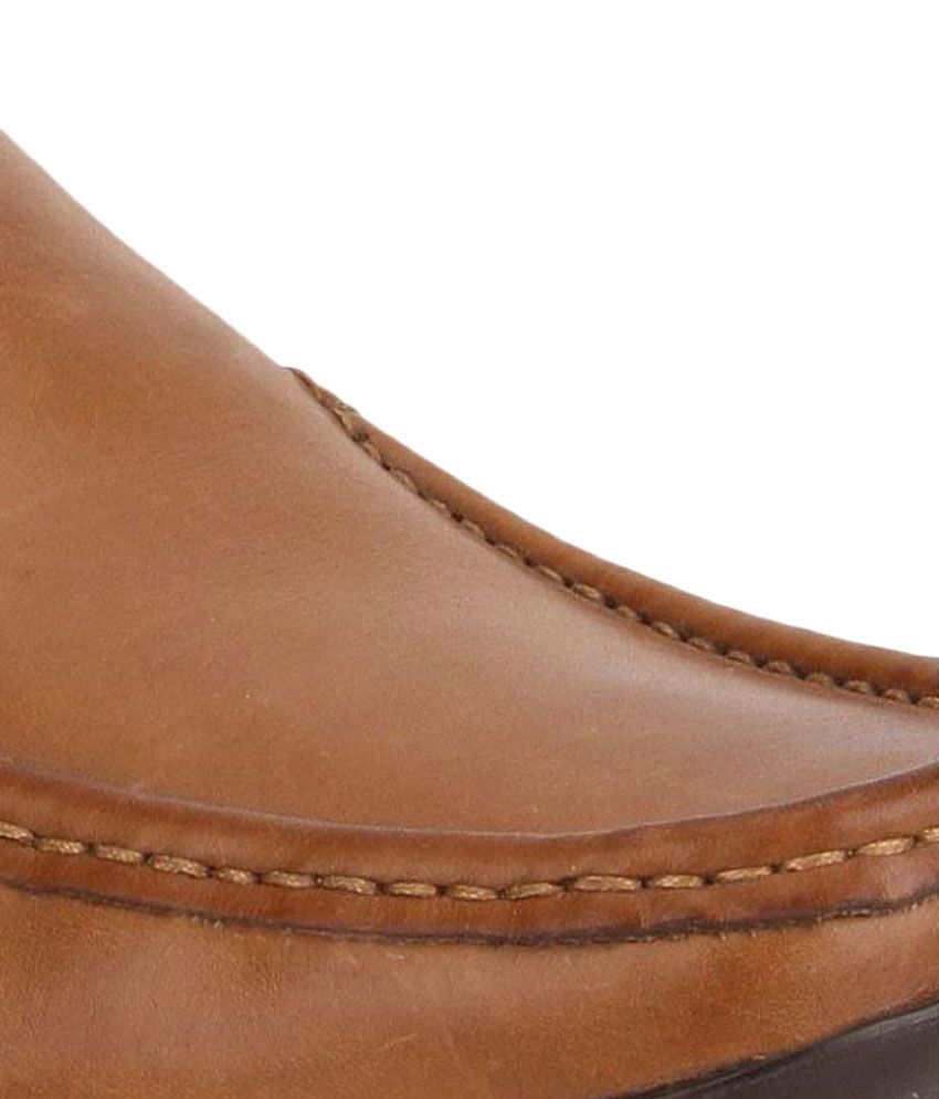 clarks tan shoes