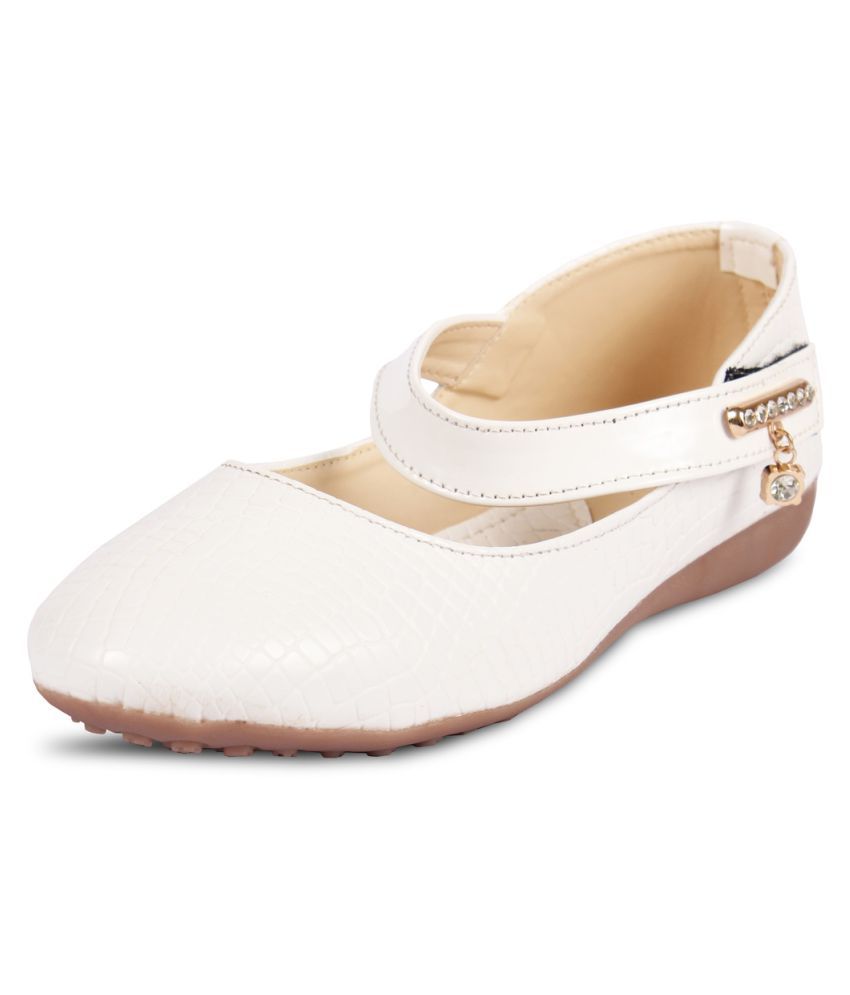 Anand Archies White Ballerinas Price in India- Buy Anand Archies White Ballerinas Online at Snapdeal