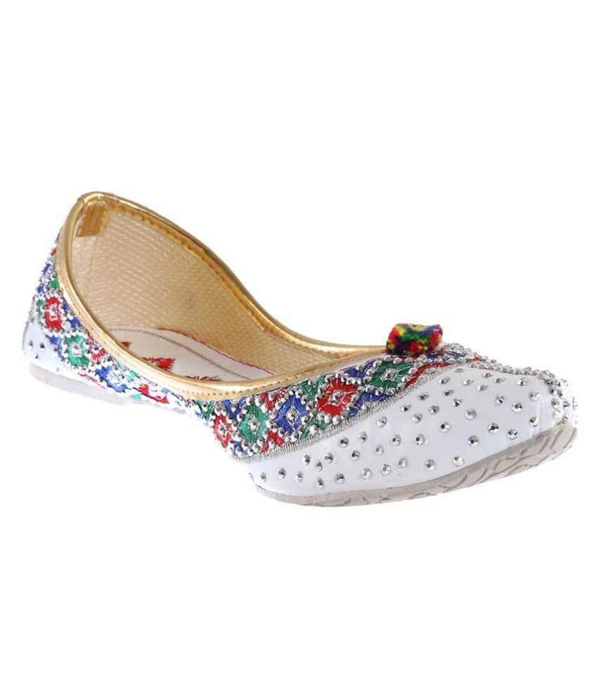 ethnic footwear for women's